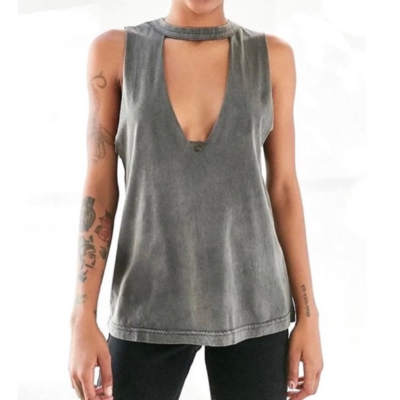 Urban Outfitters top 🤎🧸 - Picture 2 of 2